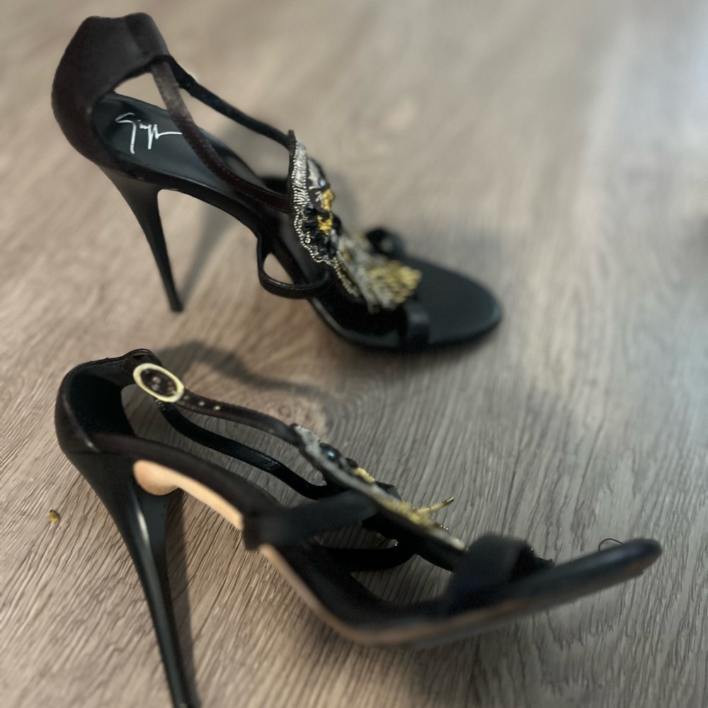 Giuseppe Zanotti Black and Gold Heels with Ornate Design - Picture 2 of 5